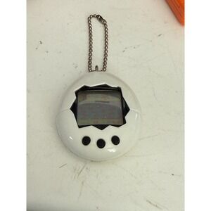 Vintage 1997 Bandai White Tamagotchi‎ Digital Pet